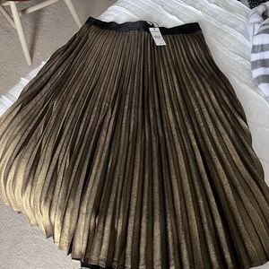 BRAND NEW EXPRESS METALLIC GOLD SHIMMER SKIRT PLEATED SIZE SMALL